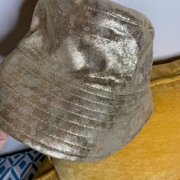 NWOT! FREE PEOPLE METALLIC GOLD
BUCKET HAT - Picture 5 of 7